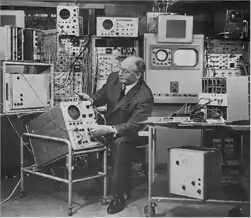 Güvenlik Kamerasının Tarihi: İlk Mekanik Cihazlardan Akıllı Gözetime